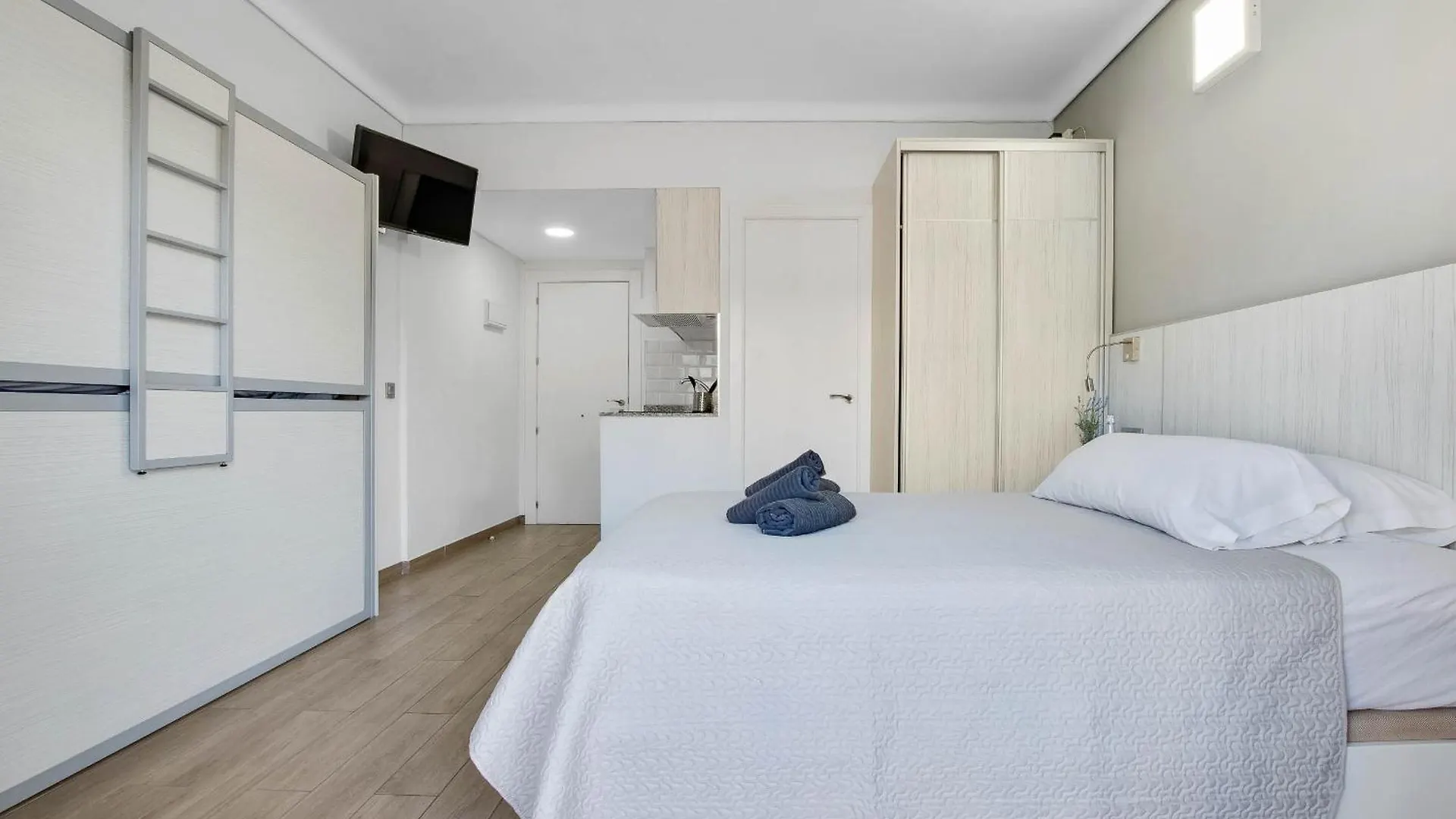 Apartment Carihuela Palace 419 By Ivi Real Estate Torremolinos
